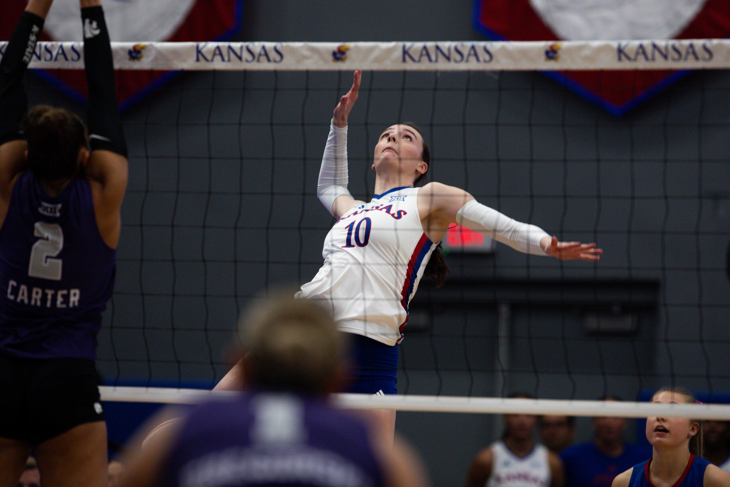 Kansas bounces back for fiveset win in Sunflower Showdown, remains